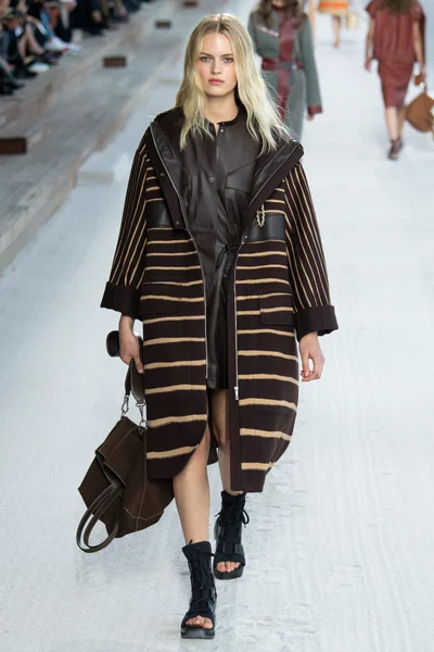 Look 14
